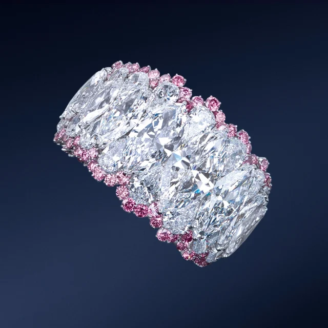 Moussaieff's high jewellery bangle with high colour white and pink diamonds will feature in The Jewelry Book published in September by Phaidon and edited by Melanie Grant.

@phaidonpress @melaniecgrant 
#TheJewelryBook #moussaieffjewellers